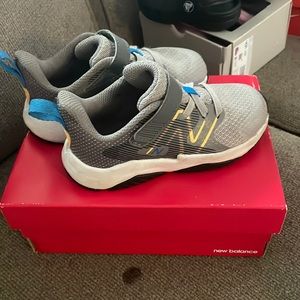 New Balance Rave Run V2 toddler sneakers size 8.5